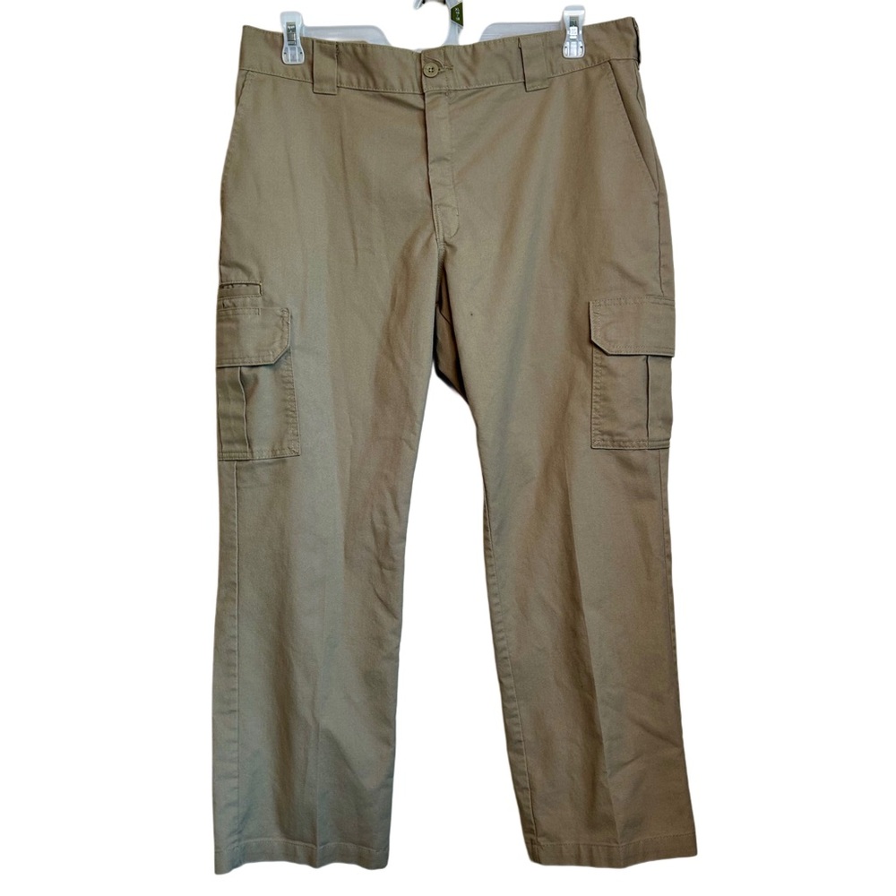Dickies Tan Cargo Pants with Relaxed Fit and Sturdy Fabric